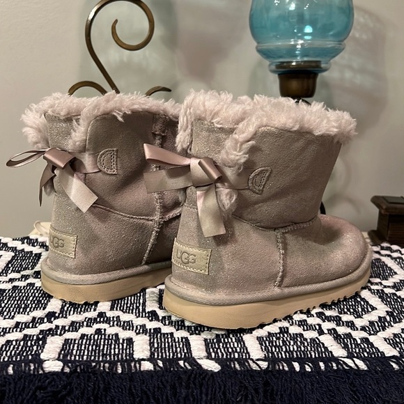 Classic Sparkle Bow Boot | UGG - Picture 1 of 10